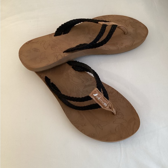 SAKROOTS SANDALS SIZE 7 - Picture 2 of 11